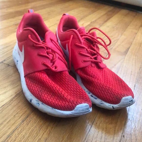 Nike Other - Nike Roshe Run Sneakers